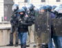 Policiers avec LBD à Lyon