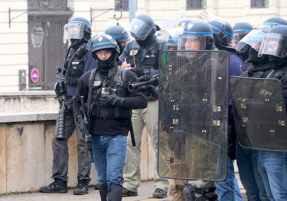 L'utilisation des caméras embarquées par les forces de l'ordre s'est confirmée lors de l'Acte XI des "Gilets Jaunes" samedi 26 janvier 2019. ©MG/Rue89Lyon