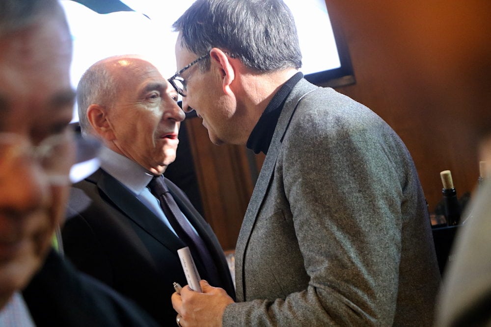 Au voeux du SYTRAL au Grand Hôtel-Dieu, David Kimelfeld président de la Métropole de Lyon croise Gérard Collomb Maire de Lyon . Vendredi 25 janvier.©MG/Rue89Lyon