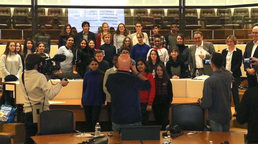 Photo de groupe à l'issue de la séance du grand débat tenu par les jeunes élus du Comet'. ©MG/Rue89Lyon