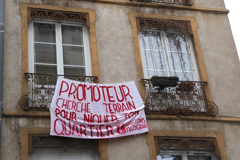 Banderole sur la façade d'un immeuble rue Jangot, à l'initiative du collectif "la Guillotière n'est pas à vendre". Lyon 7ème lundi 4 février 2019. ©MG/Rue89Lyon