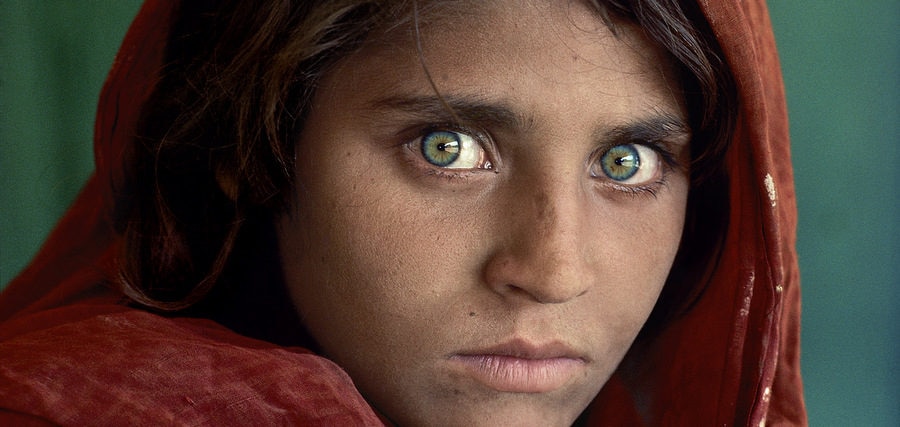 Sharbat Gula, Afghan Girl. Peshawar, Pakistan, 1984. By McCurry - DR