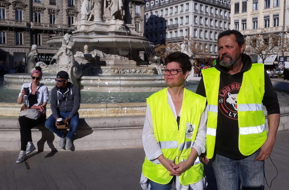 Sylvie et Frédéric, "gilets jaunes" à Lyon, le 23 mars, place des Jacobins. ©LB/Rue89Lyon