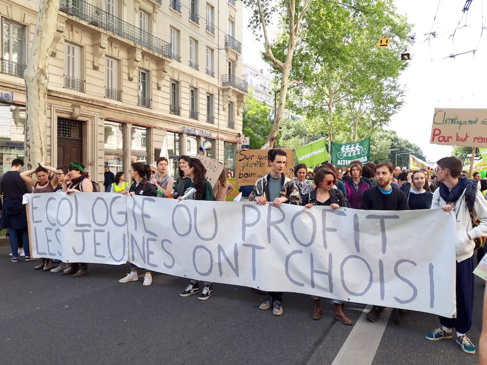 Banderole des "jeunes pour le climat",au début du cortège écolo, en queue de manif du 1er mai 2019 à Lyon. ©LB/Rue89Lyon