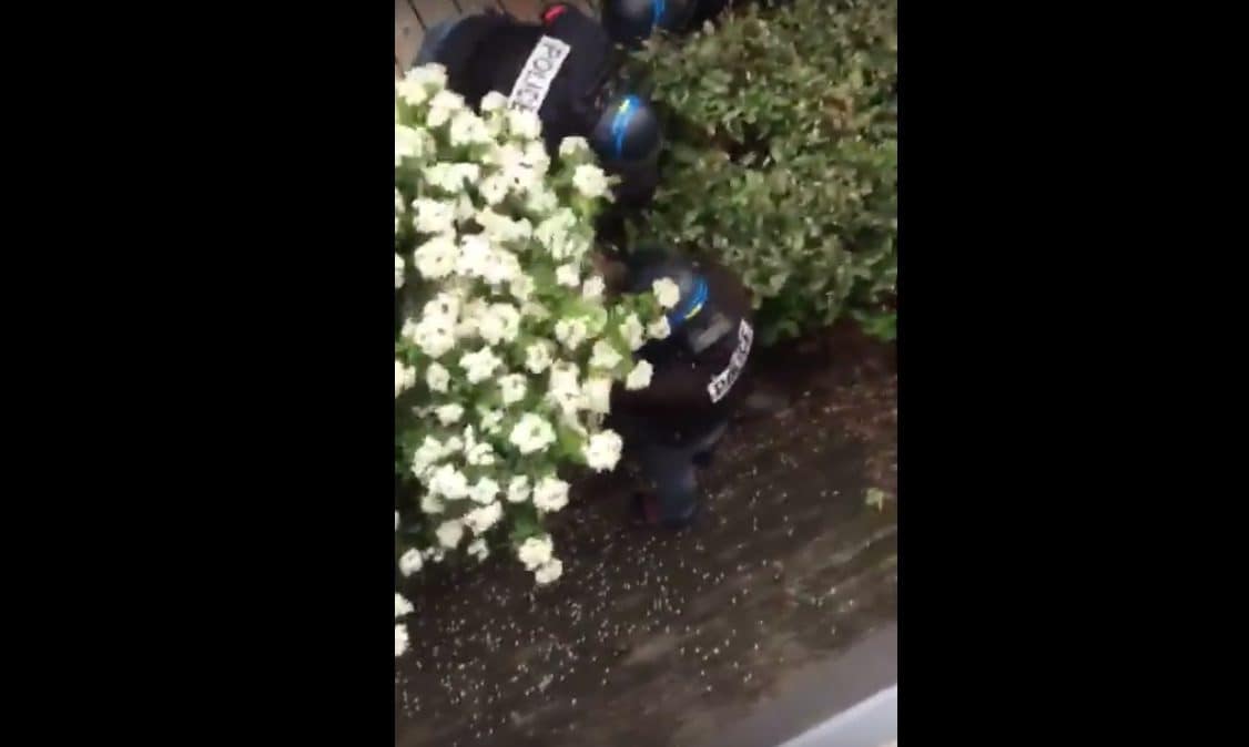 « Gilets jaunes » à Lyon : les vidéos des coups de matraque de la BAC dans une résidence privée