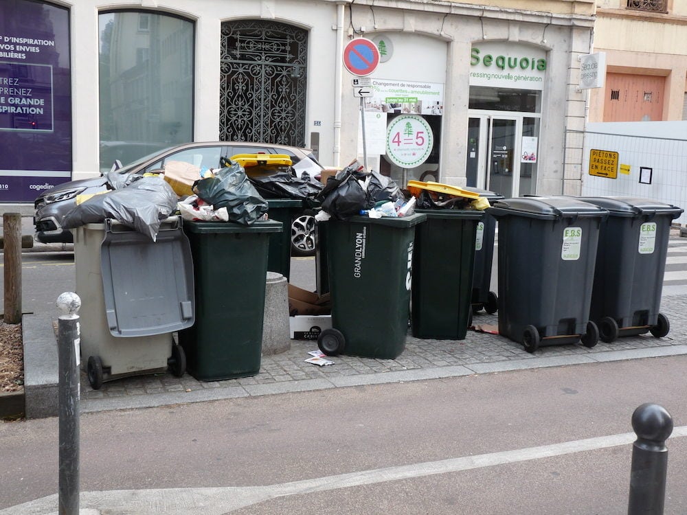 Poubelles situées rue de la Part-Dieu à la Guillotière. ©NP/Rue89Lyon