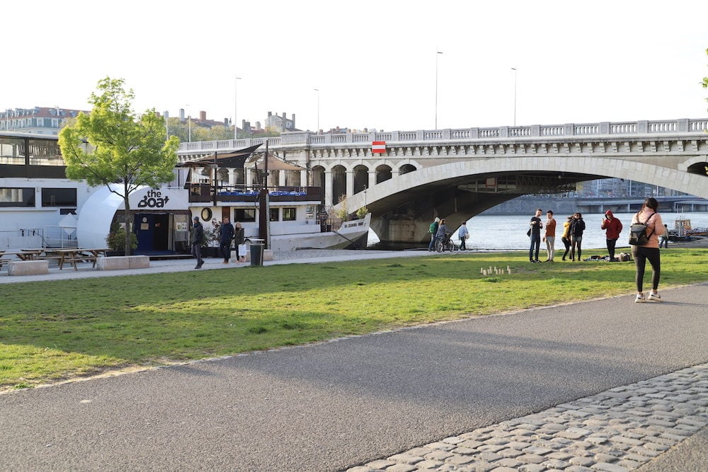 Quais de Rhône avec vue sur le pont Wilson, le 12/04/2019. ©NP/Rue89Lyon