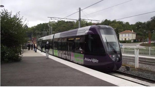 Tram-train de l’ouest Lyonnais en gare de l’Arbresle, photo Wikipedia