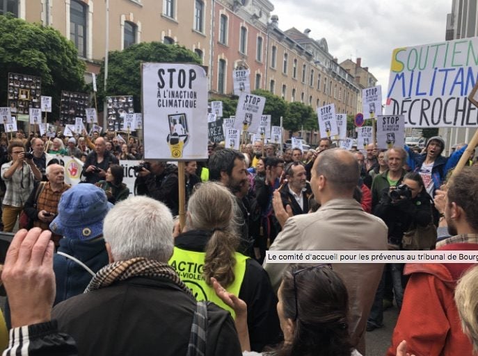 Vigie procès des décrocheurs de portrait de Macron. Article de Mediapart.