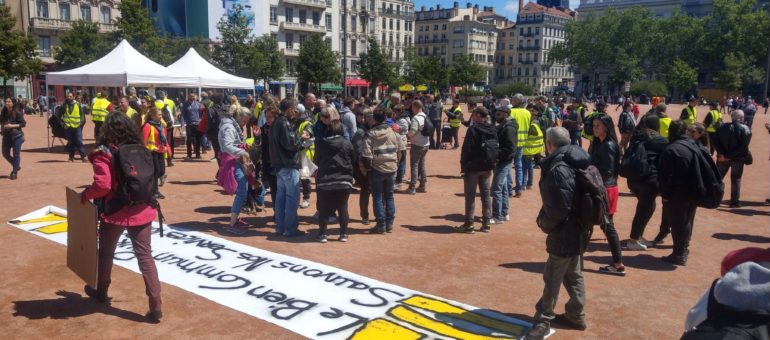 [En direct] Affrontements et cortège bloqué pour la manifestation nationale des « gilets jaunes » à Lyon