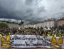 Mise en place de la banderole de tête de la manif nationale des "gilets jaunes" à Lyon. ©NM/Rue89Lyon