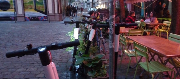 Trottinettes, vélos et scooters en free floating à Lyon : des redevances « incohérentes »?