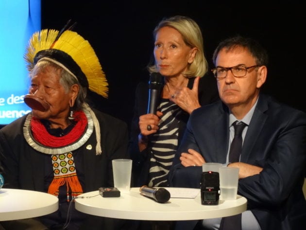 Le chef Raoni avec Myriam Picot, présidente du Musée des Confluences, et David Kimelfeld, président de la Métropole de Lyon / OM