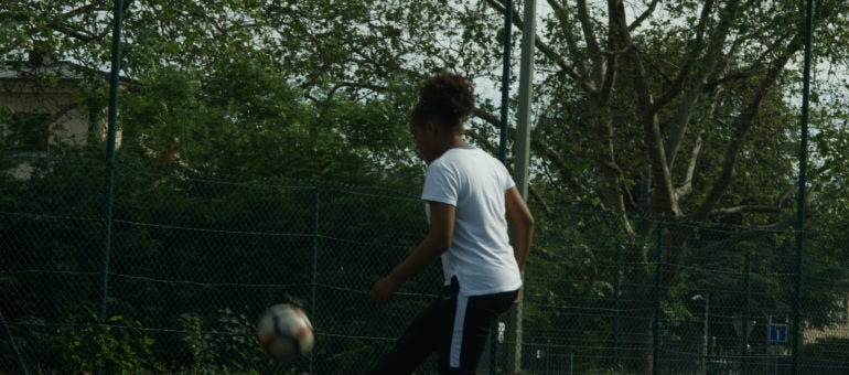 Maeva, 14 ans, footballeuse à Lyon Duchère AS : « Il y a toujours eu des ballons chez moi »