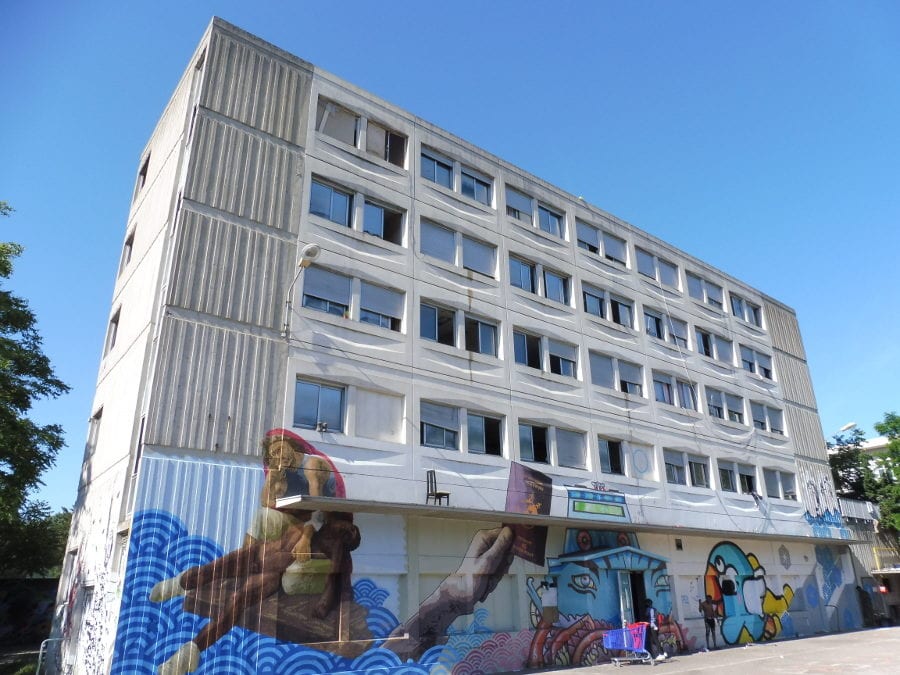 La façade du squat de « l’amphi Z », à Cusset à Villeurbanne. © AD / Rue89Lyon.