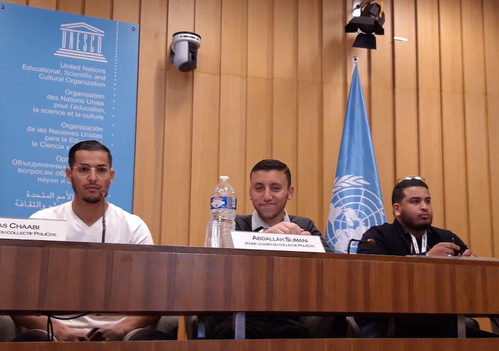 Trois jeunes Vaudais du collectif PoliCité, à la tribune de l’Unesco le 16 mai. De gauche à droite : Ilyas Chaabi, Naïm Naïli et Abdallah Slimani. ©LB/Rue89Lyon