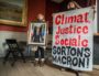 Fanny Delahalle tenant le portrait d'Emmanuel Macron dans la mairie du 2e arrondissement au moment de l'action, le 21 février dernier. ©Simon-Cavalier