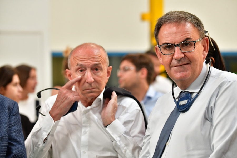 Duel au soleil. Gérard Collomb et David Kimelfeld le 29 août 2019 à Fagor Brandt. ©Eric Soudan