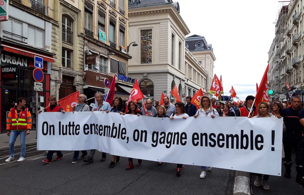 Banderole de tête de la manifestation lyonnaise contre la réforme des retraites le 24 septembre 2019. ©LB/Rue89Lyon