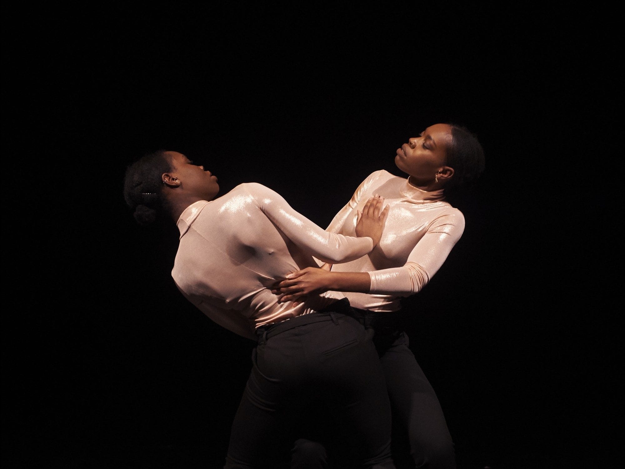 Les jumelles bruxelloises Doris et Nathalie Bokongo Nkumu constituent ensemble le duo de danseuses Les Mybalés.