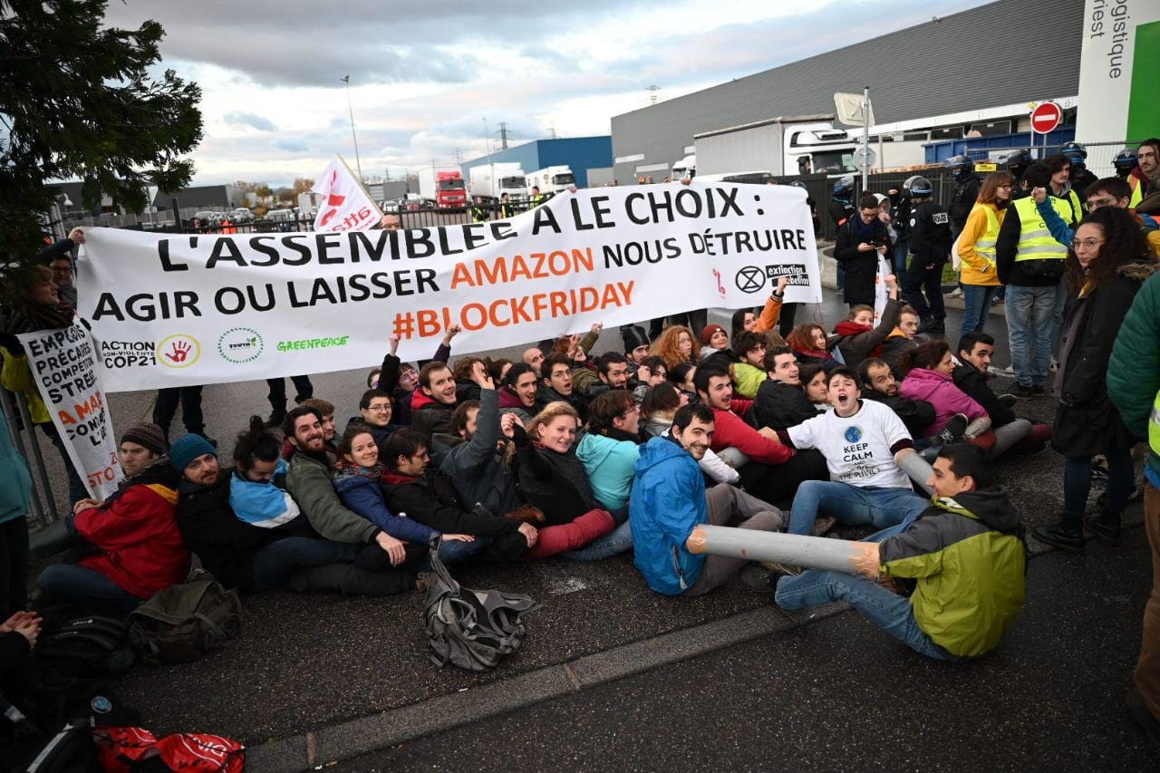 Blocage de l'entrepôt d'Amazon à Saint-Priest, dans l'est de la métropole de Lyon. ©DR