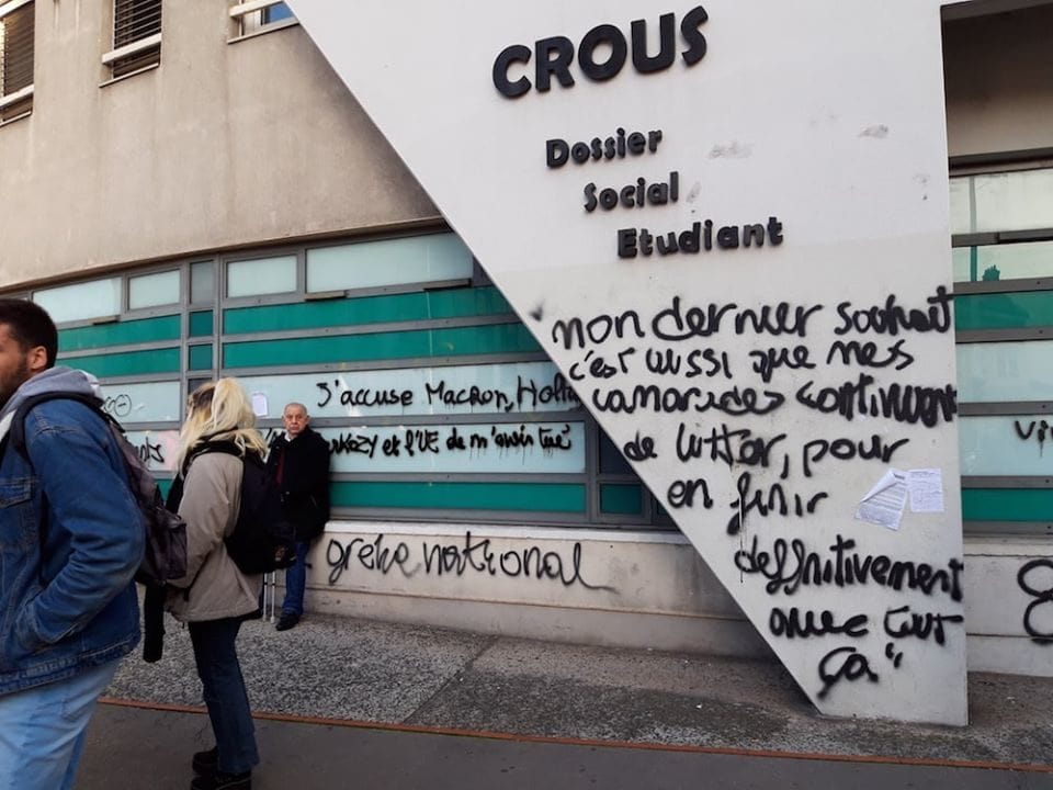 Rassemblement le mardi 12 novembre à Lyon devant le CROUS où A. s'est immolé. ©LB/Rue89Lyon