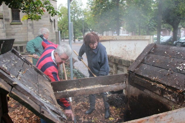A Strasbourg, les associations se retrouvent seules à gérer le compost et perdent parfois un peu patience face à leurs bacs saturés. (Photo Pierre Pauma)