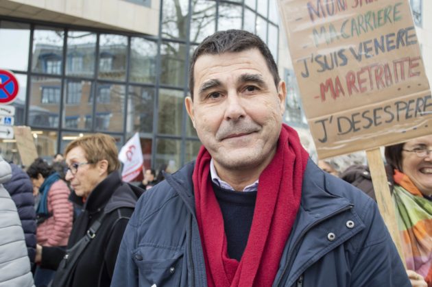 Georges est prof de SES , il est donc souvent sollicité pour expliquer les tenants de la réforme des retraites.