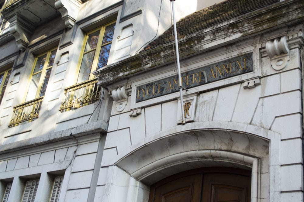 L'entrée du lycée Ampère-Saxe, avenue de Saxe a lieu, bloqué ce jeudi et ce vendredi matin. ©ED/Rue89Lyon