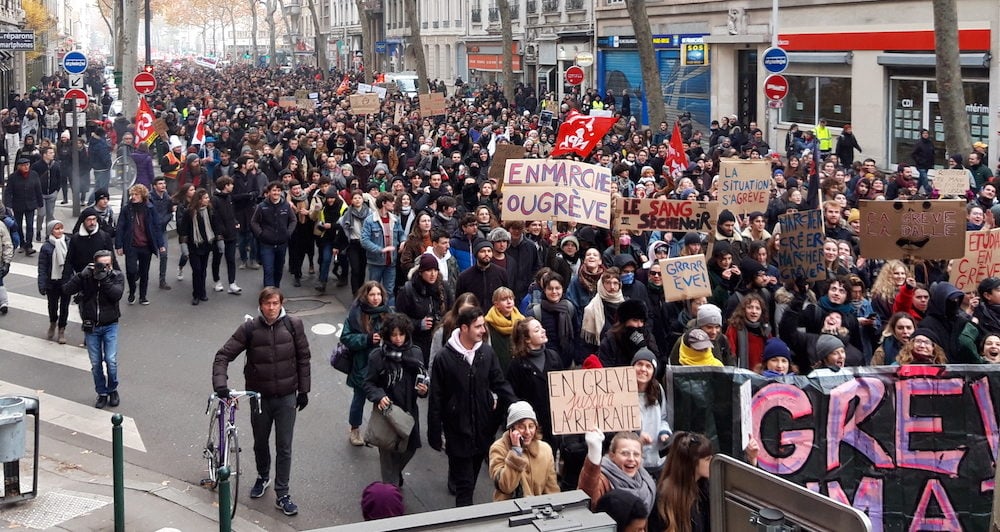 Le cortège de la manifestation du 5 décembre 2019 contre le projet de réformes des retraites à Lyon. ©LB/Rue89Lyon