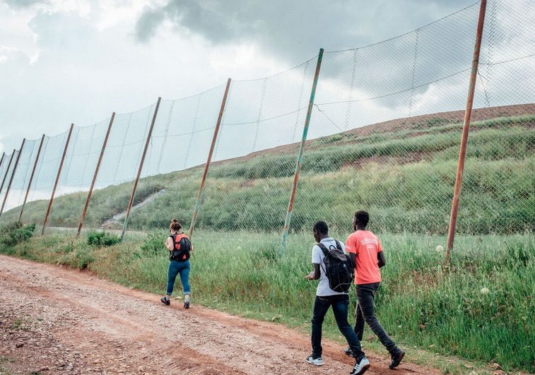 Photo issue de "Marche ou rêve" par le collectif Item. Une expo qui retrace la la « Marche Solidaire pour les migrants » de 2018.