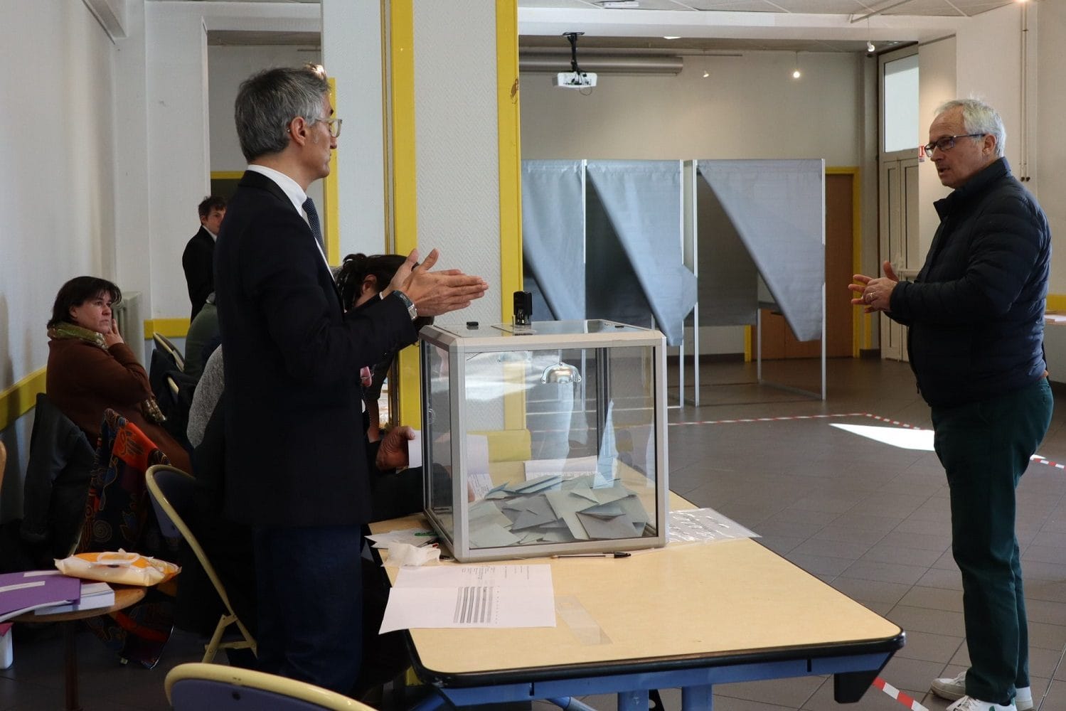Bureau de vote n°6 pour les élections métropolitaines à Sainte-Foy-lès-Lyon