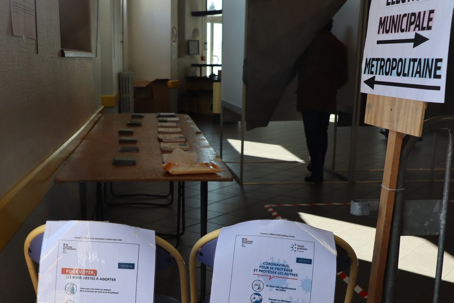 bureau de vote élections 2020 coronavirus Sainte-Foy-lès-Lyons