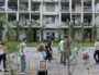 Marches, tables longues, et autres ateliers contributifs dans le cadre de « La grande traversée, à la recherche des “écologies singulières” de la métropole du grand Genève ». Consultation du Grand Genève lancée par la Fondation Braillard (2018-2020). Équipe sous la direction de Franck Huilliard : INterland / Bazar urbain / Contrepoint / Coloco / Coopérative Equilibre / Ecole urbaine de Lyon.