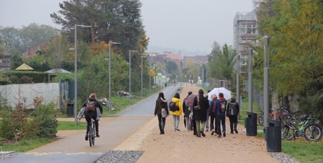 Marches, tables longues, et autres ateliers contributifs dans le cadre de « La grande traversée, à la recherche des “écologies singulières” de la métropole du grand Genève ». Consultation du Grand Genève lancée par la Fondation Braillard (2018-2020). Équipe sous la direction de Franck Huilliard : INterland / Bazar urbain / Contrepoint / Coloco / Coopérative Equilibre / Ecole urbaine de Lyon.