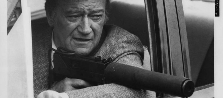 En fin de carrière, John Wayne descend de cheval et s’attaque au polar