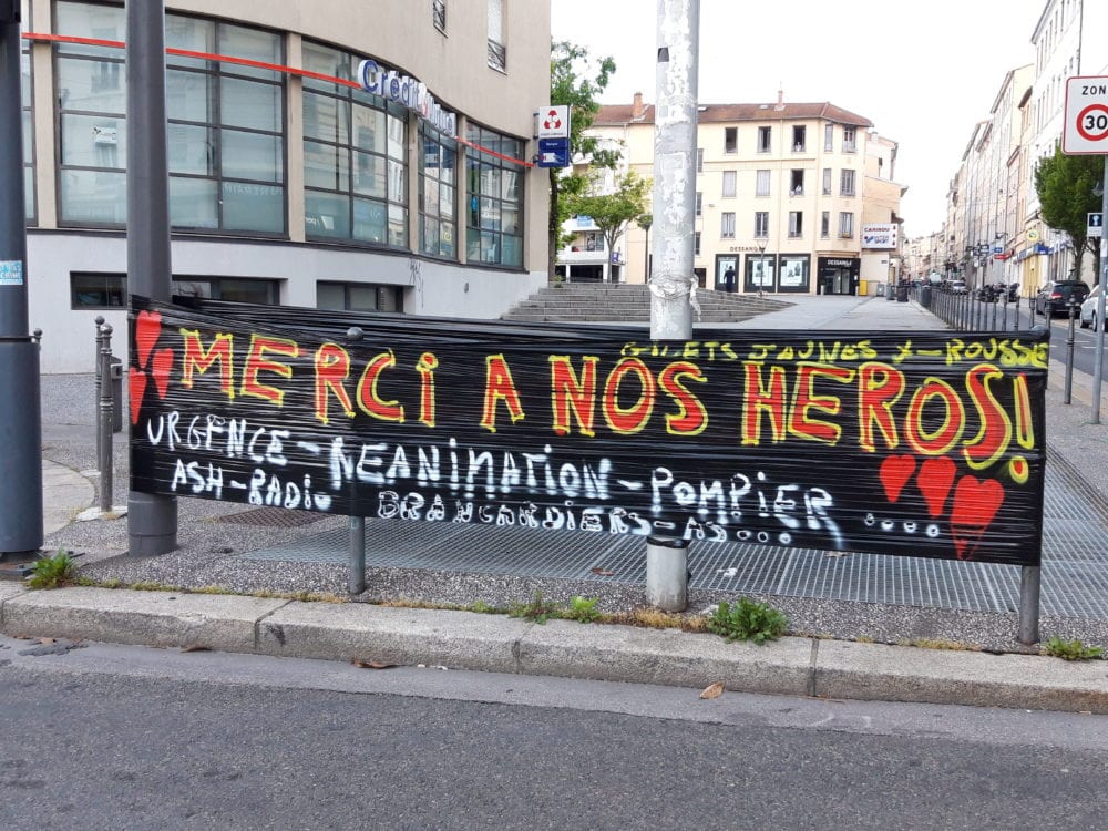 Banderole "Merci à nos héros". Croix Rousse.