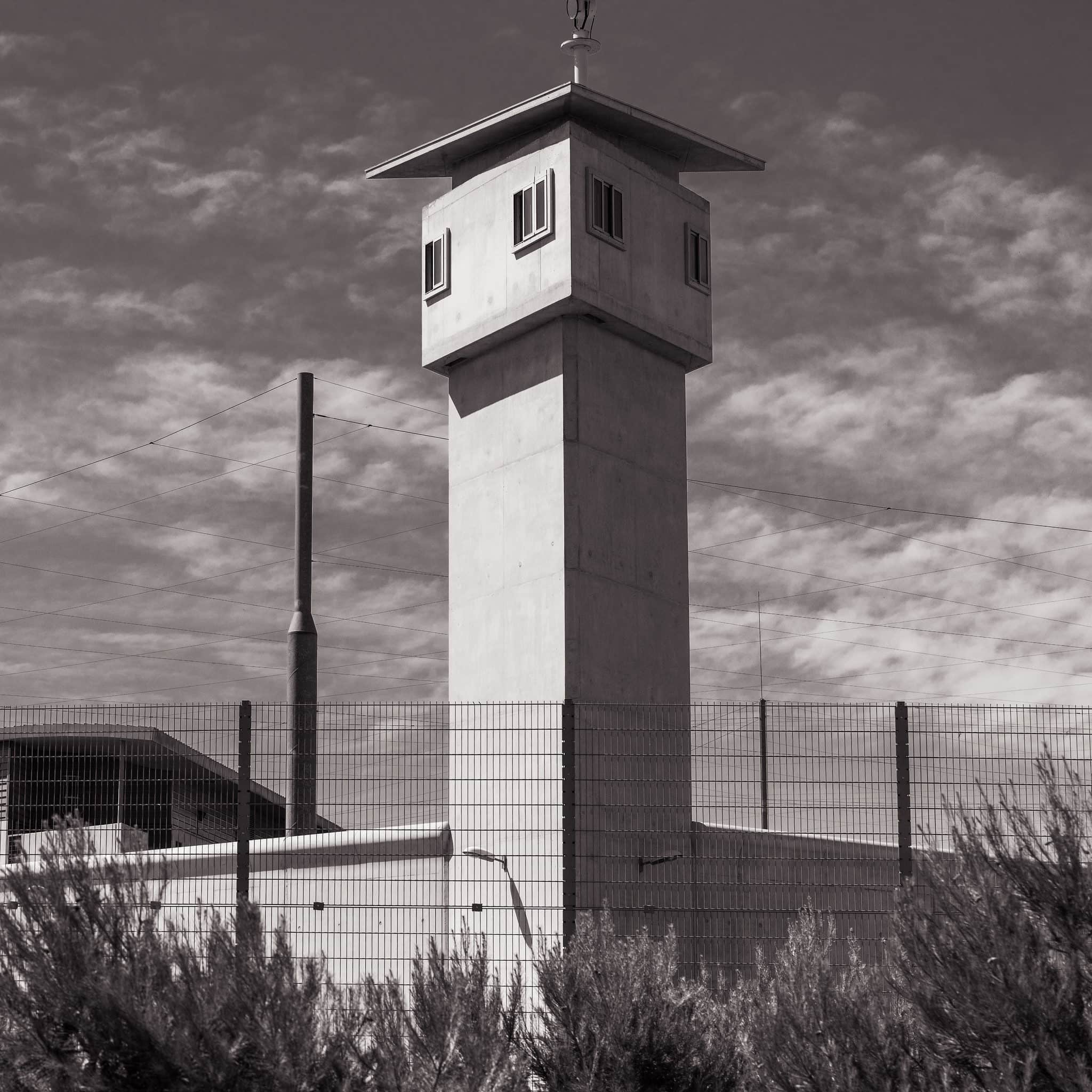 Le mirador d'une prison française CC x1klima/Flickr