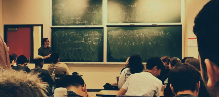 « En un week-end nous avons dû réinventer notre métier d’enseignant »