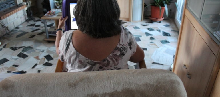 « Je ressens la souffrance de ma mère, toujours confinée dans un Ehpad »