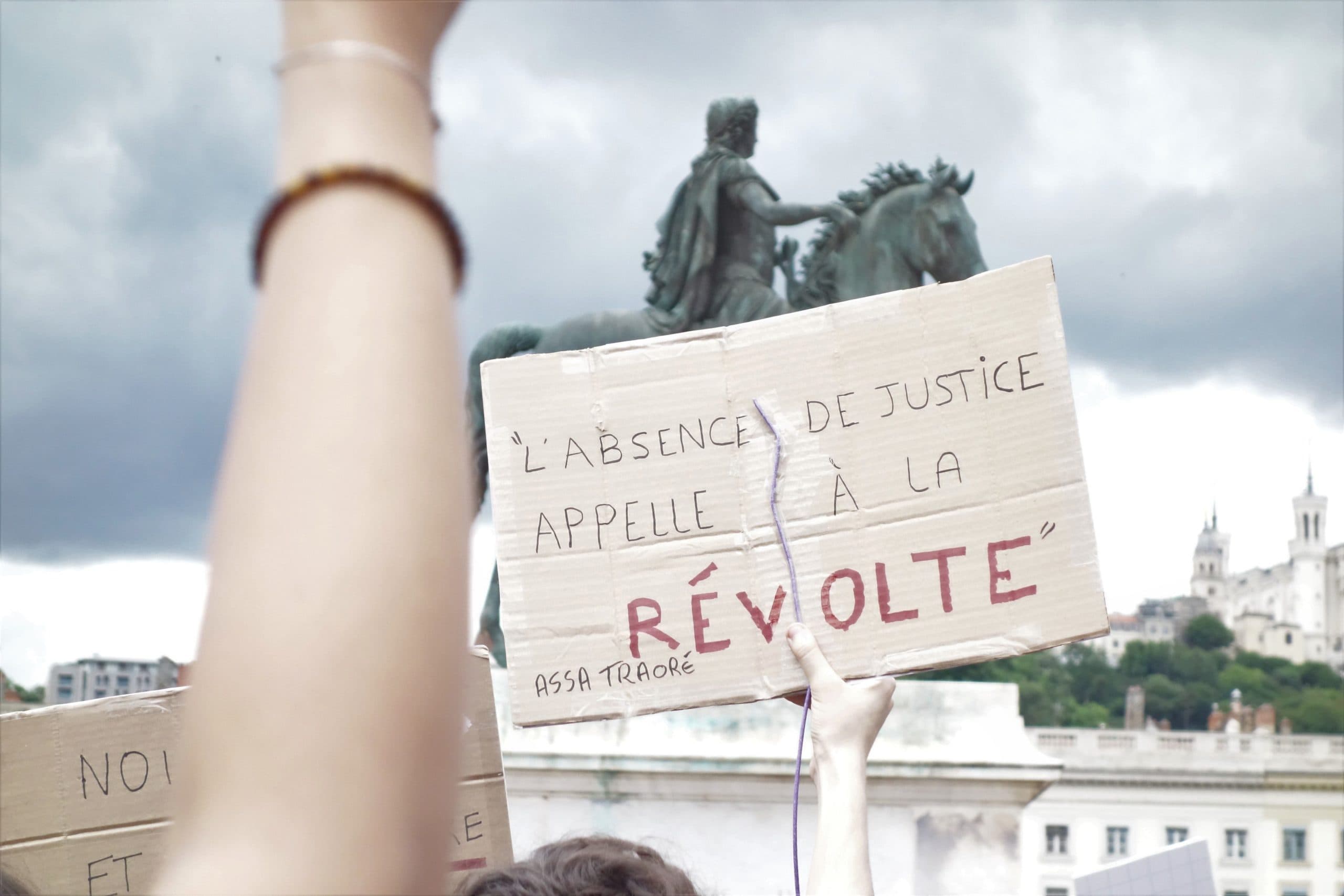 La mort de George Floyd a beaucoup résonné en France avec l'affaire d'Adama Traoré, mort après son interpellation dans la gendarmerie de Beaumont-sur-Oise en 2016. ©AB/Rue89Lyon