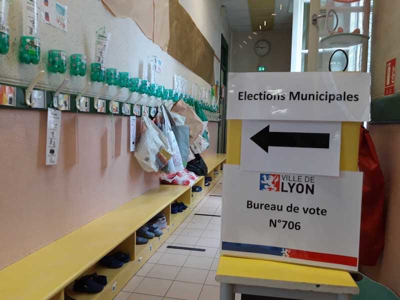 Un bureau de vote dans le quartier de la Guillotière, dans le 7è à Lyon. Là où les écologistes ont fait leurs meilleurs scores. ©LB/Rue89Lyon