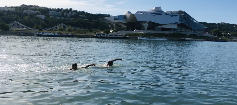 Baignade dans le Rhône : « À la piscine il y a trop de règles, ici c’est le paradis »