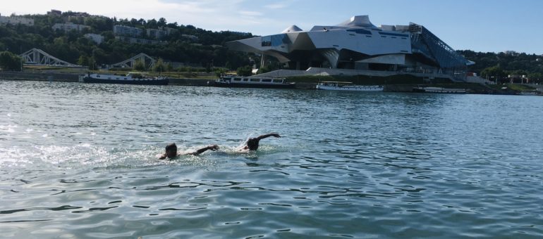 Baignade dans le Rhône : « À la piscine il y a trop de règles, ici c’est le paradis »