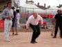 Gérard Collomb à l'issue du tournoi bouliste de Pentecôte avec Yann Cucherat, en 2014 à Bellecour, à Lyon. Photo issue de son compte Twitter. DR