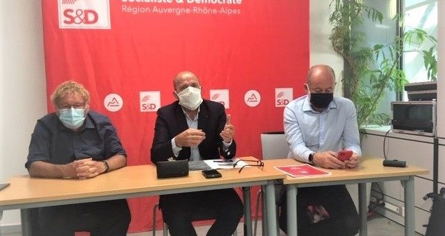 Pour le PS, EELV plus difficile à tordre que Laurent Wauquiez
