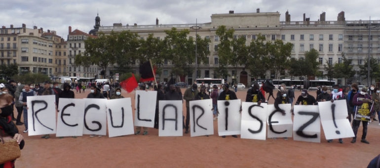 Sans-papiers à Lyon : « travailler au noir, c’est un cauchemar »