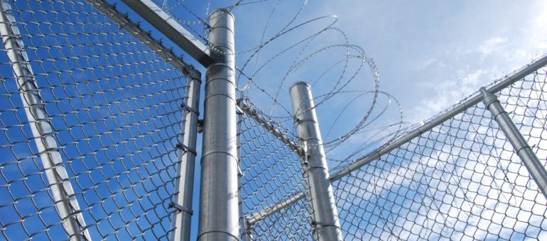 Parloir en prison : « une bouffée d’oxygène courte et douloureuse »