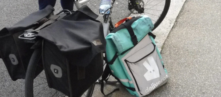 À Lyon, des centaines de livreurs à vélo sans-papiers exploités