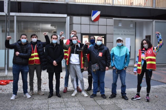 Rassemblement de livreurs demandant une requalification en contrat de travail. ©LS/Rue89Lyon